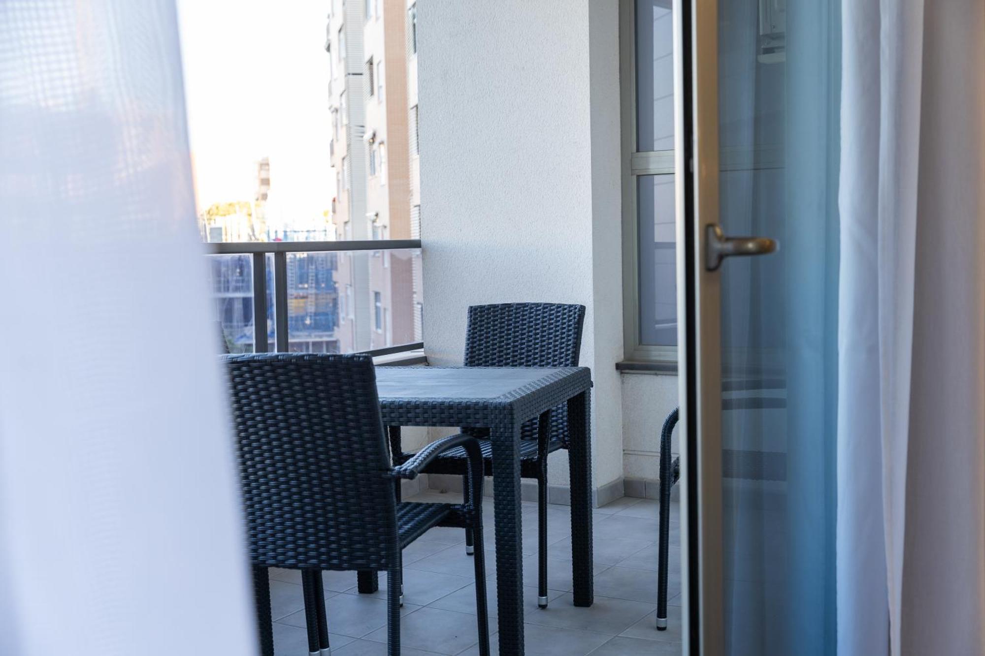 Guillman Suites Аликанте Экстерьер фото